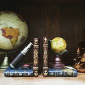 Load image into Gallery viewer, Globe And Telescope Vintage Style Bookends
